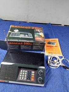 lot 405 image: 18 Channel scanning radio