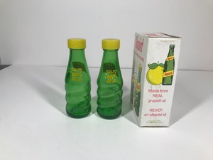 lot 292 image: Vintage Squirt Salt & Pepper Shakers in Original Box