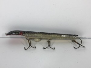 lot 318 image: Wooden 10 Suick Musky Lure