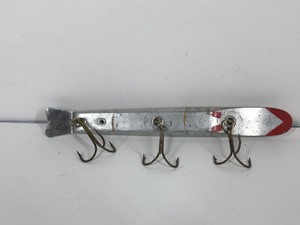 lot 319 image: 9.5 Wooden Suick Musky Fishing Lure