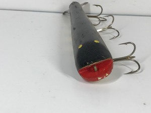 lot 324 image: 9 Wooden Musky Fishing Lure