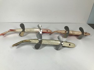 lot 330 image: 3 - Plastic Spearing Decoys