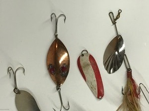 lot 341 image: Lot of Vintage Fishing Lures & More - Red Eye Wiggler - Bunyan Spoon - Heddon King Stanley
