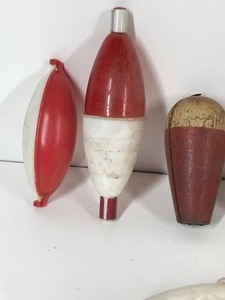 lot 347 image: Lot of Vintage Fishing Bobbers & More