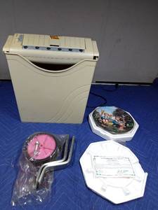 lot 415 image: Hummel plate, paper shredder, training wheels