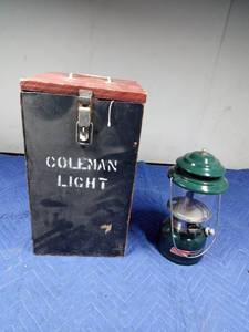 lot 424 image: 1986 Coleman lantern in wood box