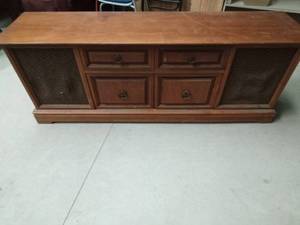 lot 1 image: Sterioradio console