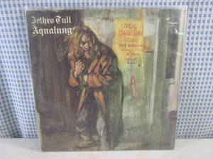 lot 5 image: (FS) 1971 Jethro Tull Aqualung Album - Jacket and Record Individually Sleeved and Record On Outside of Jacket