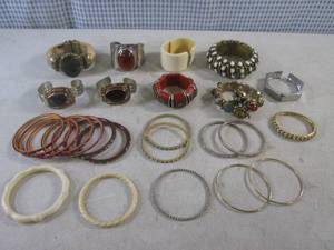 lot 87 image: (BSB) Assorted Bracelets...