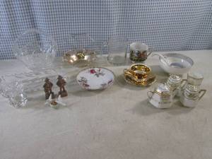 lot 96 image: (EC1) Assorted Vintage Decor See Photos