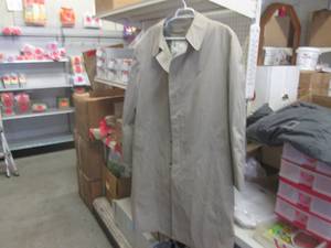 lot 99 image: (EW1) London Fog Lined Long Coat - Lining Is Removable Size 44 Long