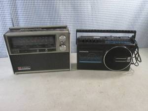 lot 123 image: (BS) 2 Vintage Radios - Juliette MPR-3795 Command Patrol and Magnavox D7170 2-Band Radio Cassette Recorder - Both Power On