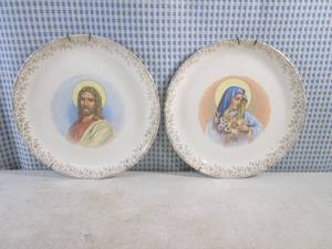 lot 125 image: (FS) Vintage 10 Jesus and Virgin Mary Plates with Wall Hanging Holders - Gold Trim