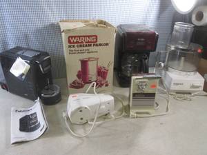 lot 135 image: (EC1) Assorted Electric Kitchen Tools