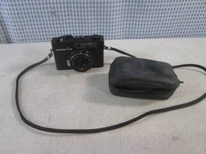 lot 138 image: (EC1) Vintage Konica C35 Camera with Case