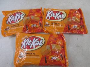 lot 147 image: (B-1) 3 Bags of Miniature Kit Kat Pumpkin Pie Candy Bars Past Date