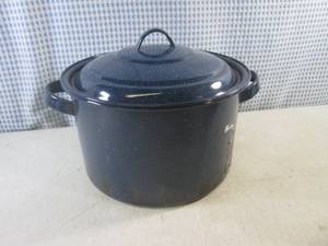lot 166 image: (CS) Granit Ware Stock Pot Blue Speckled with Lid 10 W x 6 12 H