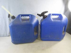 lot 185 image: (BR1) 2 - 5 Gallon Kerosene Cans...