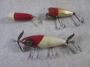 lot 228 image: (FS) 3 Vintage Fishing Lures - Bigger One Marked SOUTH BEND NIP-I-DIDDEE