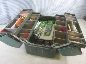 lot 245 image: (EW3) Vintage Walton Grip Loc Metal Fishing Tackle Box with Assorted Vintage Fishing Tackle and Reels