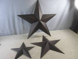 lot 264 image: (F-3) 3pc Metal Stars Wall Decor 23 12 W x 22 14 H  17 14 W x 16 12 H  11 12 W x 11 H