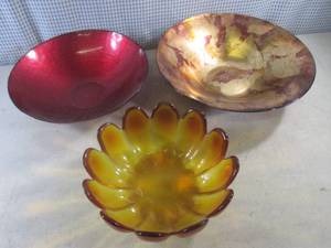lot 276 image: (FS) 3 Large Vintage Glass Decor Bowls