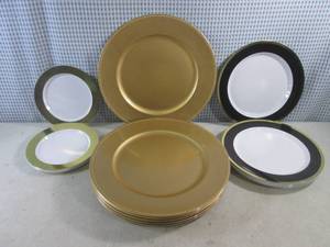 lot 288 image: (BSB) Assorted Plastic Plates 13, 10 14 and 7 12