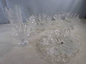 lot 290 image: (A-1) Mikasa Spring Tulip Design Glass Vase, Footed Bowl, Platter and 2 Large Bowls