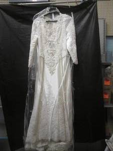 lot 299 image: (EW2) Wedding Dress Size 12