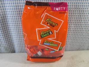 lot 386 image: (B-2) Party Pack Bag Reeses Assortment Snack Size Candy Bars 2 Pounds Past Date