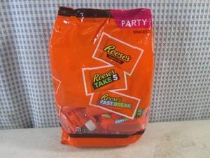 lot 387 image: (B-2) Party Pack Bag Reeses Assortment Snack Size Candy Bars 2 Pounds Past Date