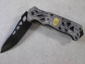 lot 438 image: (CNTR) Skull Design Spring Assist Knife with Belt Clip - 8 58 Open  5 Closed - New In Box
