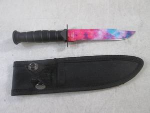 lot 441 image: (CNTR) Fixed Blade Knife with Sheath Tie Die Blade - 7 12 Overall  4 14 Blade - New In Box