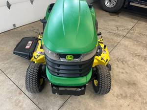 John Deere X324 lawn tractor