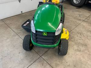 John Deere D105 Lawn Tractor