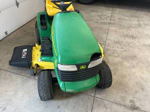 John Deere LT180 Lawn Tractor