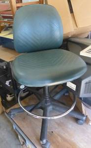 Rolling office chair