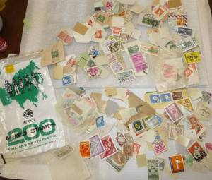 Vintage lot of 200 stamps from foreign countries