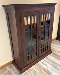 lot 15 image: Mission Arts and Crafts Style Bookcase