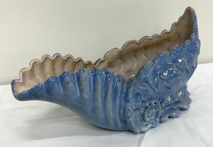 lot 42 image: Stunning Stangl Terra Rose Blue Planter Vase
