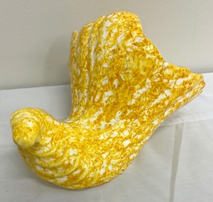 lot 50 image: Vintage Stangl Pottery Yellow Town and Country Cornucopia