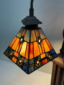 lot 6 image: Vintage Double Shade Stained Glass Table Lamp