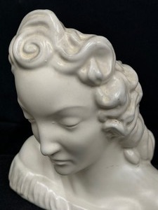 lot 114 image: Vintage Stangl Head Vase 3419  Stangl Lady Head Vase 3419