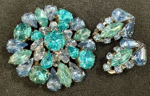 lot 175 image: Vintage Blue Rhinestone Brooch and Earrings Set