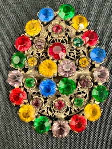 lot 17 image: Vintage Colorful Rhinestone Brooch