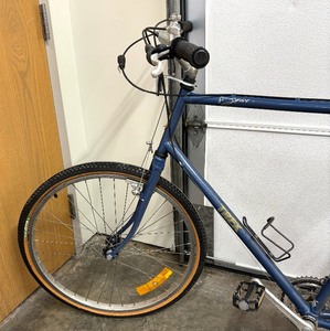 lot 183 image: Trek 800 Series Bicycle