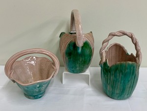 lot 100 image: Three Vintage Stangl Terra Rose Pottery Baskets