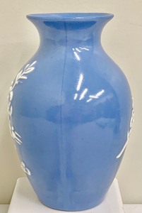 lot 110 image: Vintage Stangl Pottery Appliqu Vase #4007