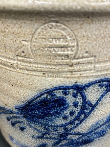 lot 261 image: Vintage Rowe Pottery Works Crock