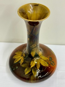 lot 5 image: Vintage Rookwood Vase 468